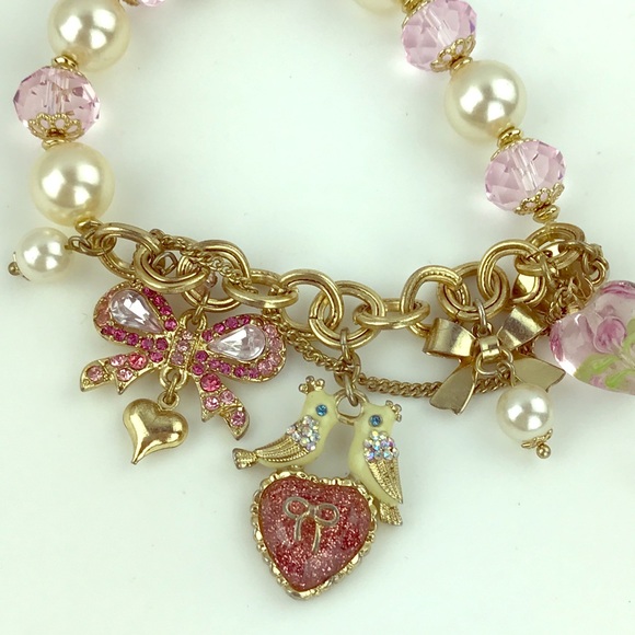 Betsey Johnson Jewelry - Betsey Johnson Crystal lovebirds Charm Stretch